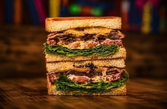 ピーナツバタージャム ベーコン サンド