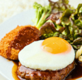 料理メニュー写真&nbsp;おろしハンバーグ&白身フライ&コロッケ