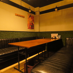 個室テーブル席。席の結合可能です。