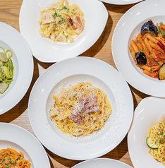 【ランチタイムのおススメ！】パスタの種類が充実♪ランチはセットのみとなっております。の写真