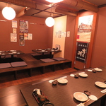 お席は4名ボックス席や店内奥のテーブル席など人数に合せて多数。プライベート感じもたっぷり♪