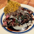 料理メニュー写真 牛ハラミのステーキ　2種のソース～赤ワインとブルーチーズのソースで～