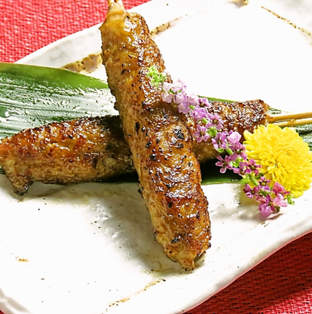 種類豊富なお酒に良く合うメニューもご用意◎手間を惜しまず作り上げる料理の数々で素敵なひと時を。
