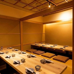 ◆ 12名様～20名様個室 ◆広々とした個室多数♪周りを気にせずお寛ぎいただける個室空間はお勤め先でのご宴会や飲み会、女子会等様々なシーンに最適です◎落ち着きのある快適空間でごゆっくりとお過ごしください。