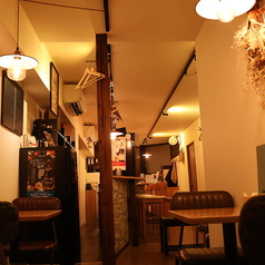 入り口すぐのお席。ゆったりとした時間をお過ごしください。