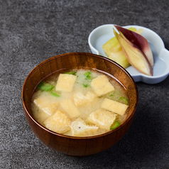 味噌汁と漬物