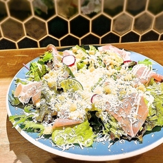 スペイン産生ハムの温玉シーザーサラダ