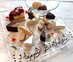 誕生日や記念日などのお祝いに、サプライズデザートや生演奏のプレゼントはいかがですか？