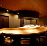 カウンター席では目の前でシェフが調理する工程を見ることが出来、食欲を一層と引き立ててくれます。