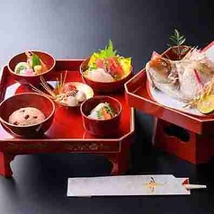 赤ちゃんの未来を祝う、お食い初め膳の特別なひととき。