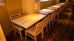 【宴会用連結席】人数に合わせてテーブルを連結できるお席は、10名様~20名様などの中規模宴会にぴったり◎お顔を見合わせながら、賑やかにラムしゃぶを囲むことができます。会社帰りの一杯や歓送迎会にご利用ください。