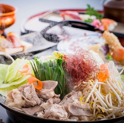 厳選された食材を堪能…肉・魚なんでも豊富に取り揃え。個室での貸切宴会も可能。