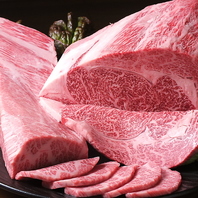 極上の黒毛和牛を炭火で味わう至福の時間