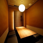 4名でご利用可能な掘り炬燵式の個室はご家族でのお食事や接待など様々なシーンでご利用いただけます