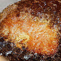 丁寧に揚げたジューシーな銘柄豚とんかつ