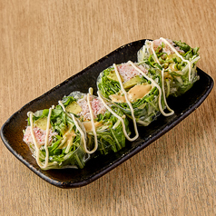 カニとアボカドの生春巻き