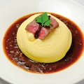 料理メニュー写真 神戸牛スフレオムライス　ステーキのせ