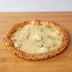 5種のチーズのピザ