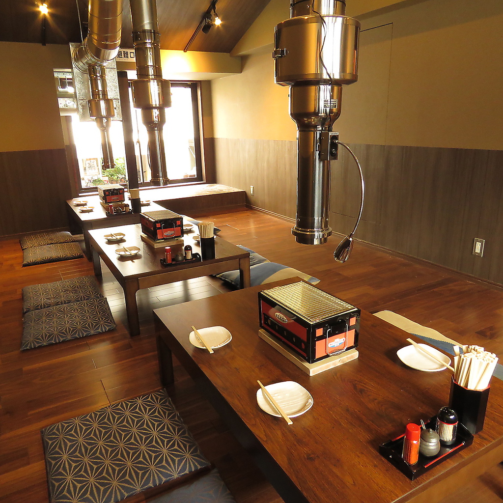 小さなお子様連れのお客様も安心してご利用いただける板間のお座敷席です。