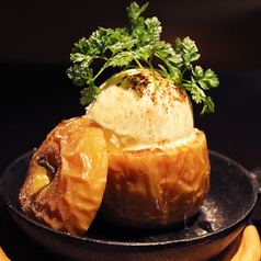 丸ごと焼きリンゴ　バニラアイスのせ