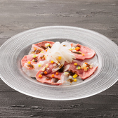 店主が目利きした上質な焼肉を、落ち着いた空間で存分にお楽しみください。特に、当店のWAGYUハラミは必食の逸品です。数量限定のため、お早めのご来店&ご注文をおすすめいたします。ジューシーで柔らかな肉質は、一口ごとに心を満たしてくれることでしょう。ぜひ一度その味を堪能し、当店の自慢の品をお楽しみください。