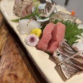 お会計は、各種クレジットカードのほか、PayPayによるQRコード決済もご利用いただけます。現金を持ち合わせていない際にも便利です。美味しい海鮮料理とお酒を心ゆくまで堪能された後も、スムーズなお会計で快適にお帰りいただけます。