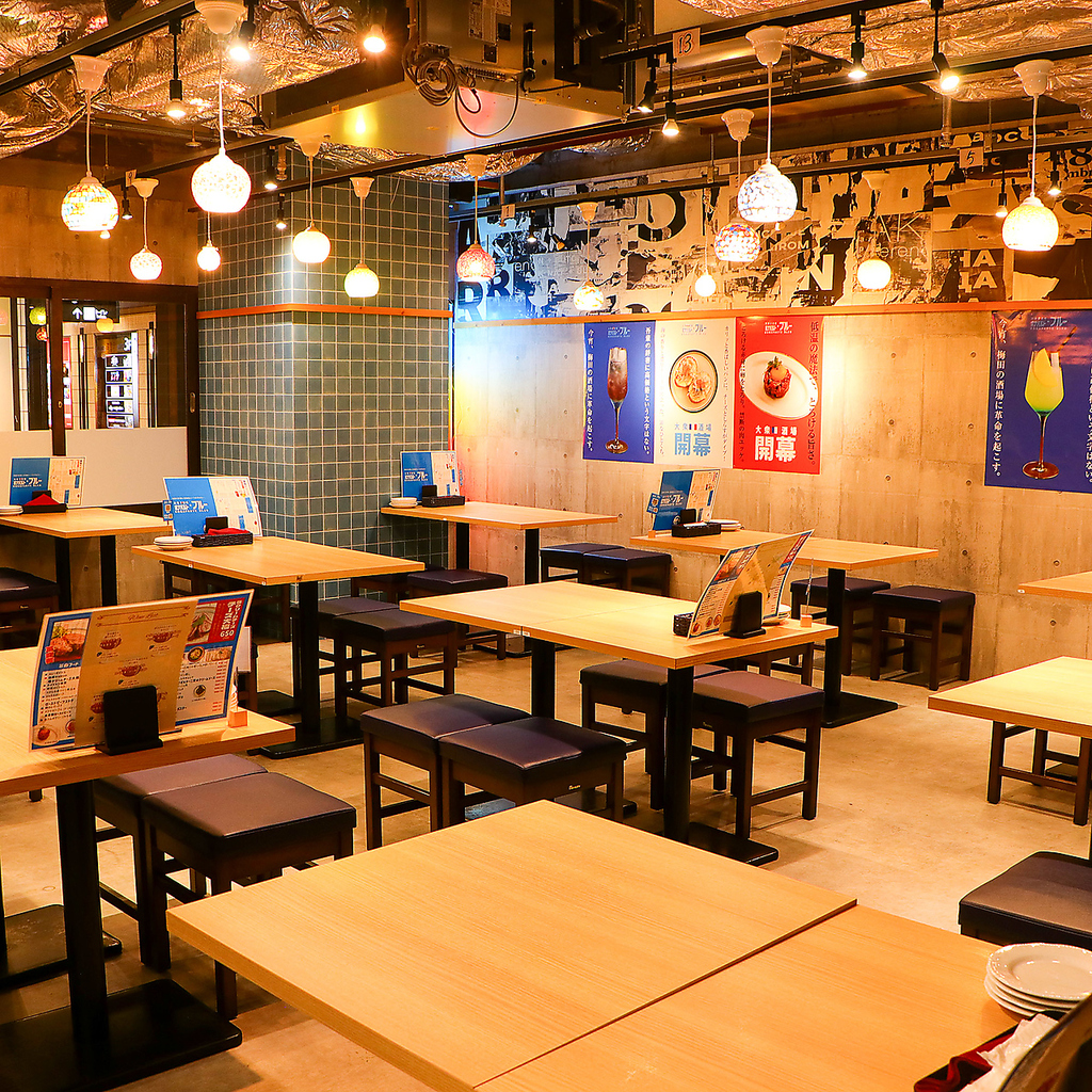 店内はお一人様でもOKなカウンター、2名～利用できるテーブル席、20名/50名のパーティエリアあり！