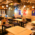 店内はお一人様でもOKなカウンター、2名～利用できるテーブル席、20名/50名のパーティエリアあり！