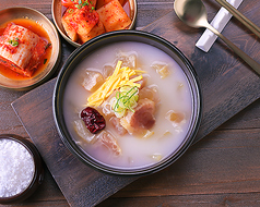 牛の膝軟骨スープ