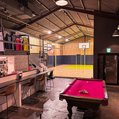 ビリヤード台設置あり！高校生以上の方で飲食、コート利用、GYM利用して頂いた方はお1人様一日100円（税込）でご利用いただけます。時間制ではありませんので順番でご利用下さい。お友達やお1人で来ていただいても大丈夫です。ご来店お待ちしております。