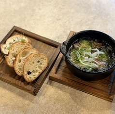 地鶏とブロッコリーのアヒージョ