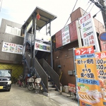 【新松戸駅徒歩3分】JRの改札を出て左手に直進。突き当りの左手のビル、若しばビル2階に御座います。