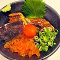 料理メニュー写真 藁焼き鰹と炭焼き鰻のスペシャル海鮮丼