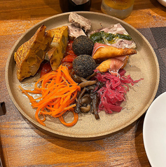 前菜約8種盛り合わせ