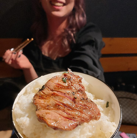 深夜3時まで営業している焼肉屋です！遅い時間も大歓迎♪飲むだけでも大歓迎です！