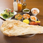 ガパオやタイカレー、豪華なナマステセットなど、大満足の本格アジアンランチも種類豊富に用意♪