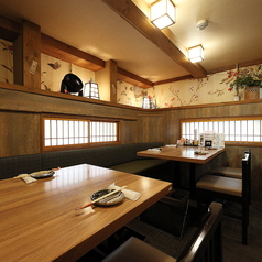 最大10名様までご利用いただける3階のテーブル席です◎なじみの友人同士の集まりなどにも最適で、ゆったりと食事と会話を楽しめます。フロア貸切も可能です。