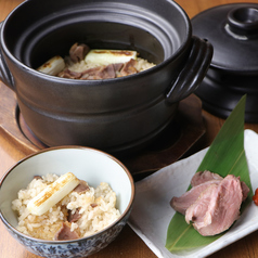 炊きたて 大摩桜鶏ときのこの釜飯