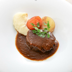 柔らか牛ホホ肉の赤ワイン煮込み20年越しソース