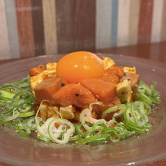 サーモンとクリームチーズユッケ
