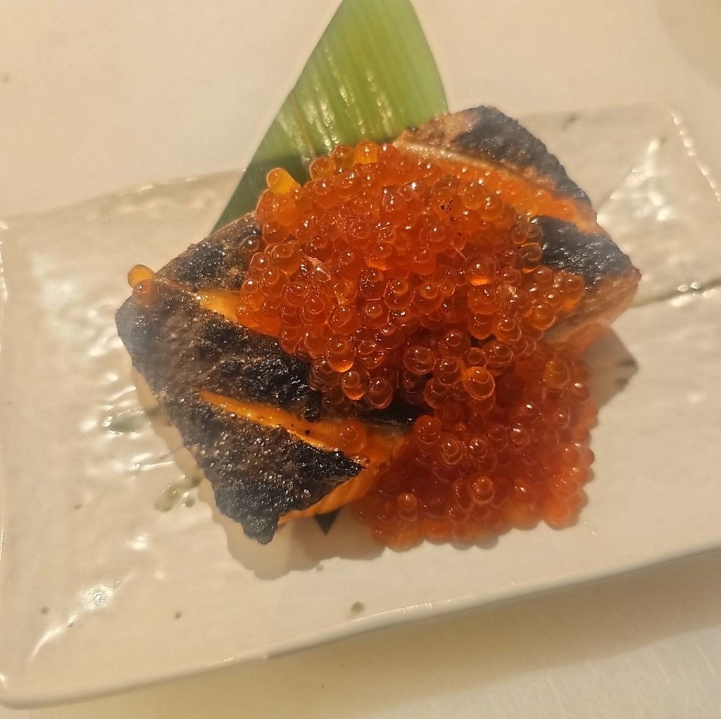 地酒に合う料理も多数ご用意♪豊富な種類の地酒の中からお気に入りの一杯を、ぜひ見つけてください♪