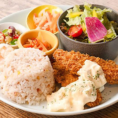 野菜もたっぷり摂れるプレートランチが人気♪