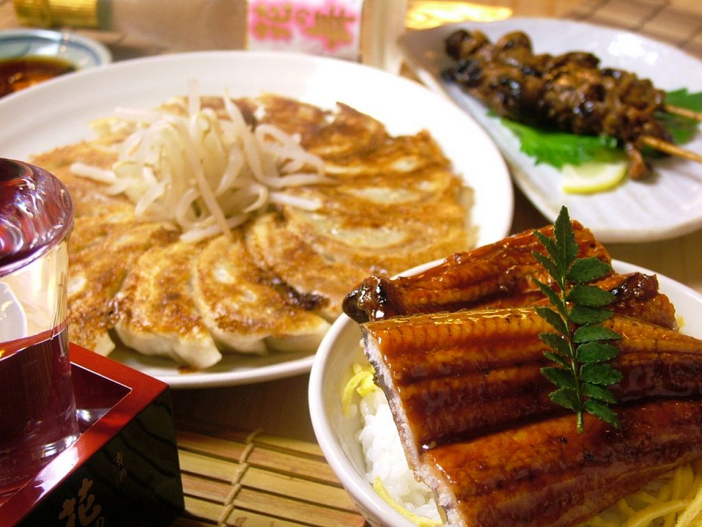 ＜鰻や浜松餃子＞など浜松ご当地メニューも食べられます。出張サラリーマンの方にも人気なお店です。