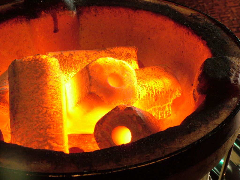 ヤマダモンゴル流ジンギスカン☆もちろん炭火をご用意！