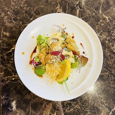 鱧と牡蠣のセモリナフリット　西洋ワサビ添え