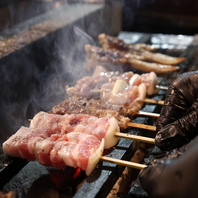 一串入魂。店主の手仕事と絶妙な火入れが生む極上の串焼