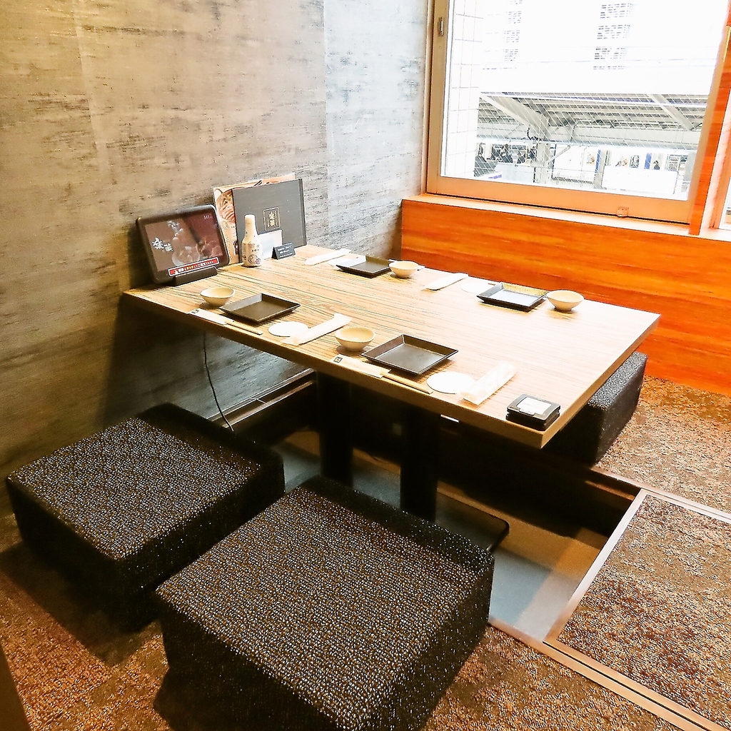 少人数から利用可能な個室は2名からご用意。大人デートや友人とお食事に★