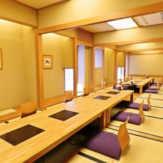 靴を脱いでゆっくりできる掘りごたつは人気です♪少人数から大人数まで♪掘りごたつ、座敷のお部屋など人数に応じてお席のレイアウト変更できます。店舗までお気軽にご相談下さい。 