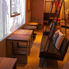 お洒落なゆったりブランコ席~♪