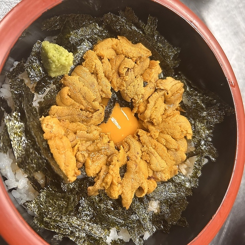 落ち着いた雰囲気の中で、いつでも店主こだわりの、旬の新鮮な魚料理が頂ける！
